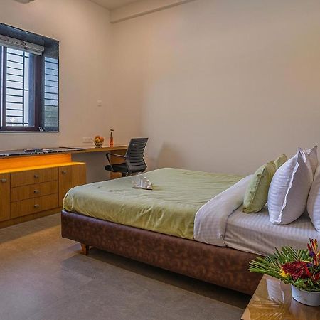 Le Bon Horizon: Hillside Elegance with Pool and Gazebo near Sula Villa Nashik Exterior photo
